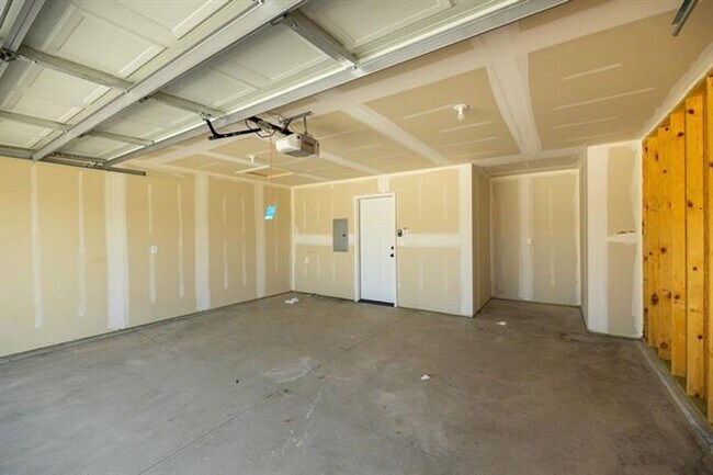 Building Photo - 518-520 W. 50th Ct. S.