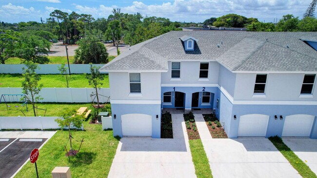 Building Photo - 3871 Patio Ct