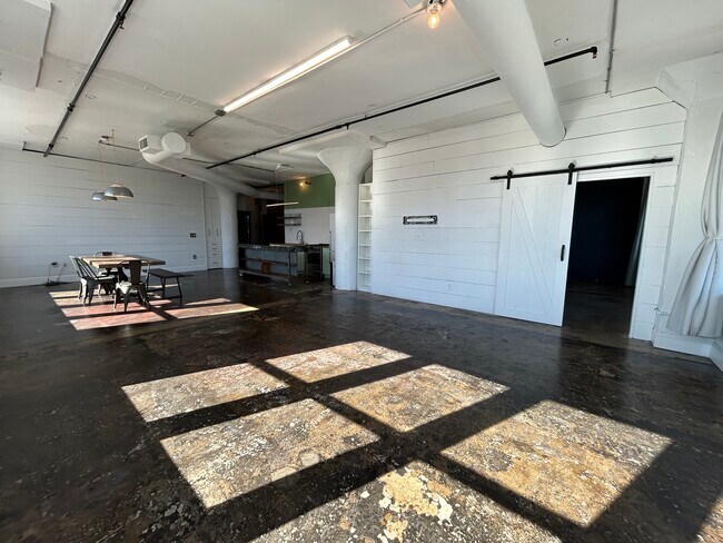 Building Photo - 426 Marietta St NW