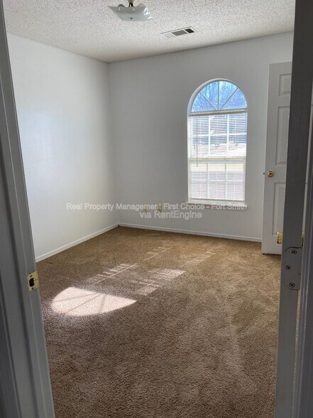 Building Photo - 3505 Ridgeway Dr