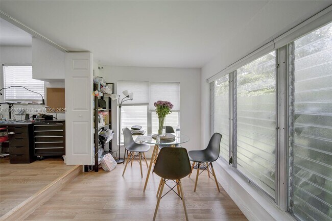 Building Photo - 6433 SW 25th St