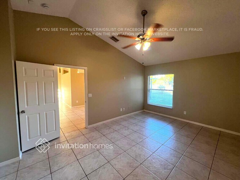 Building Photo - 1649 SE Lorraine St