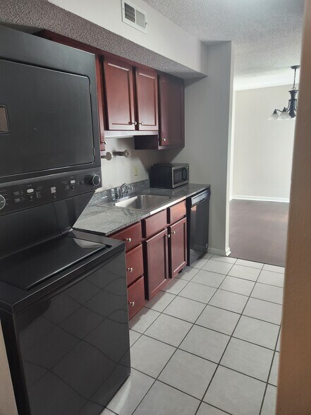 Building Photo - 9176 N Swan Cir