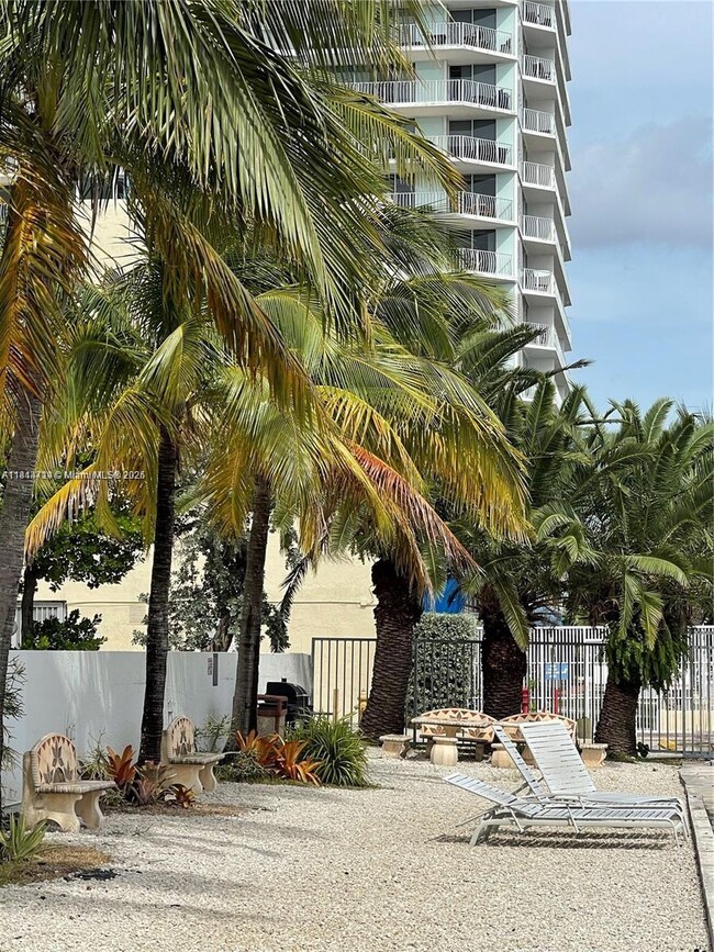 Building Photo - 7545 E Treasure Dr