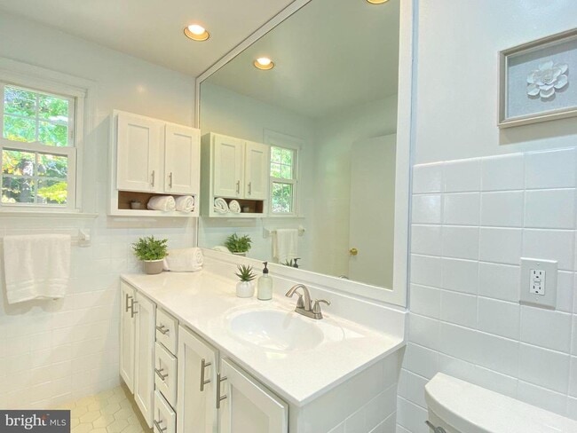Building Photo - 11509 Parkedge Dr