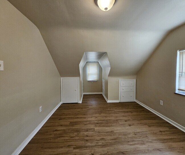 Building Photo - 855 Hamil Rd