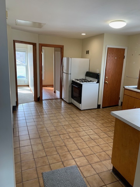 Huge Eat In Kitchen - 8 S Lincolnway St