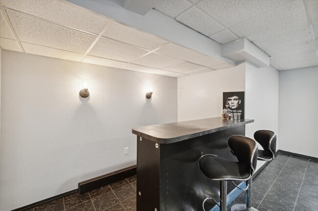 Building Photo - 578 E Mahan Ave