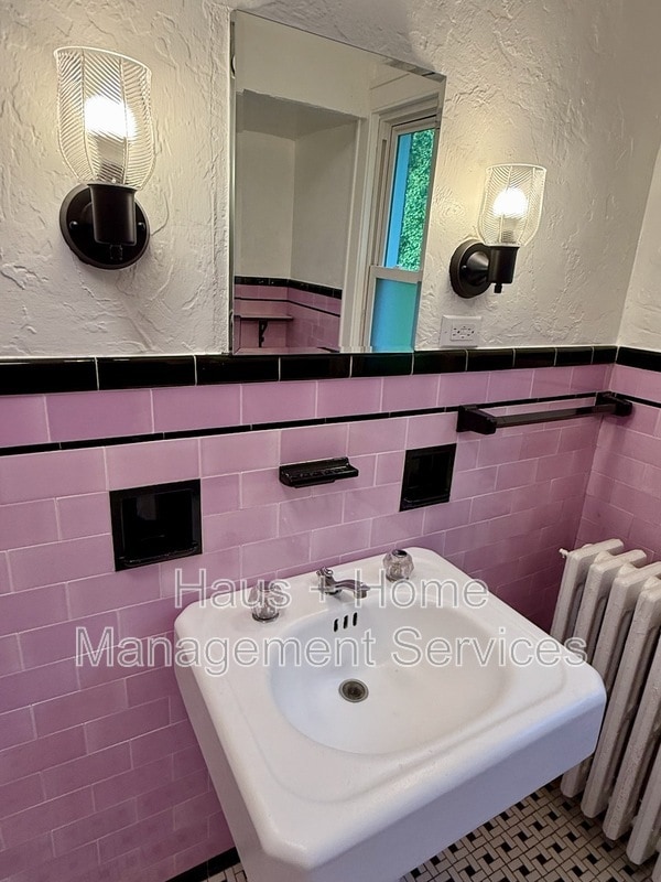 Building Photo - 544 James St
