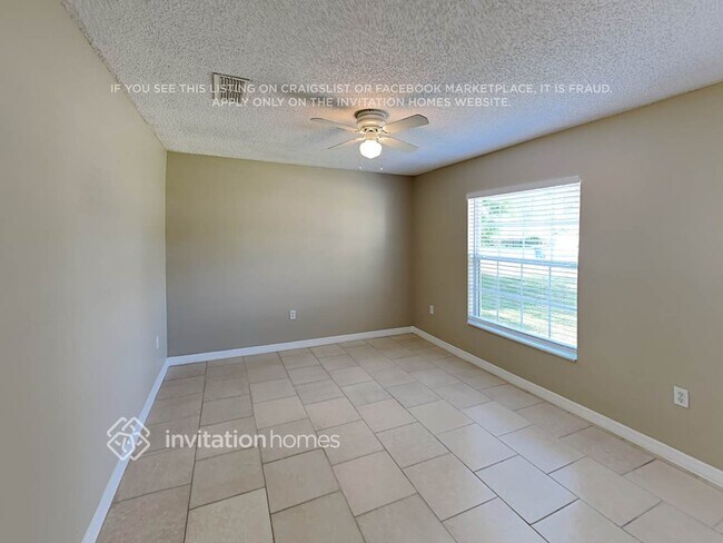 Building Photo - 2029 Needle Palm Dr