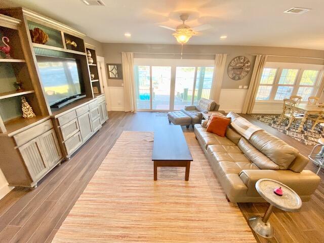 Building Photo - 906 Santa Rosa Blvd