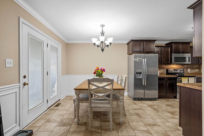 Building Photo - 667 Fox Hound Dr