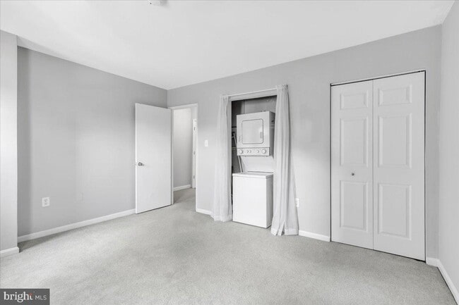 Building Photo - 5916 Mayflower Ct
