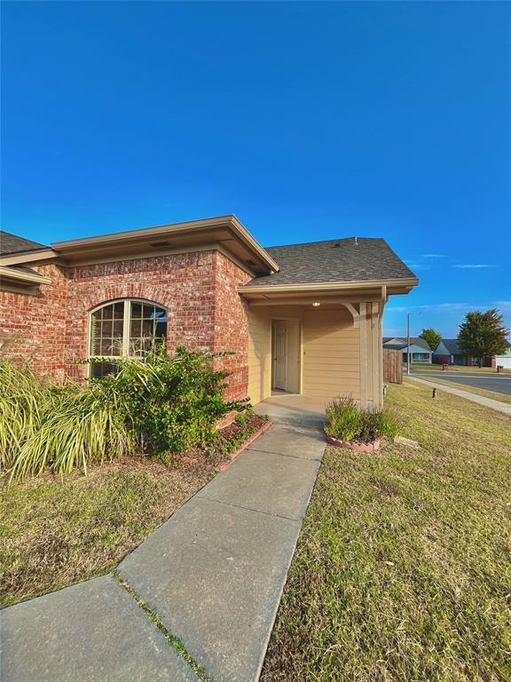 Building Photo - 2821 Edgemere Dr