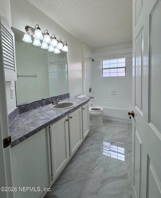 Building Photo - 8250 Lakemont Dr