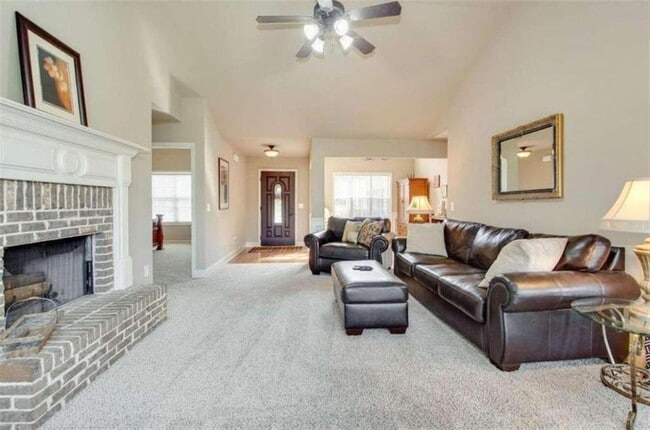 Building Photo - 4217 Brentwood Dr