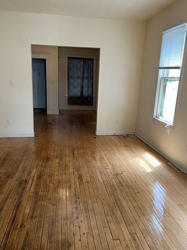 Building Photo - 3215 N 34th St