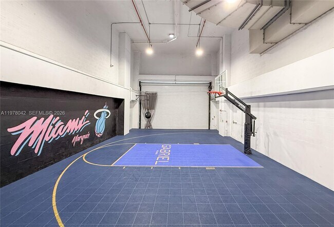 Building Photo - 1100 Biscayne Blvd