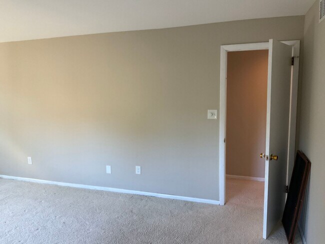 Building Photo - 4-Bedroom Home with 2 Full + 2 Half Baths ...