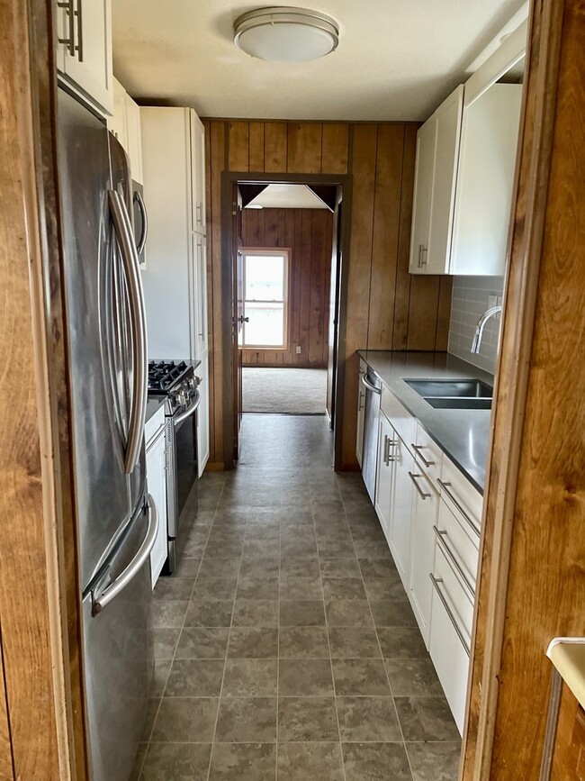 Building Photo - 214 NW Ave I