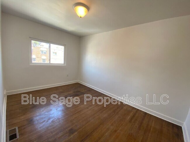 Building Photo - 7007 Greenwood Ave