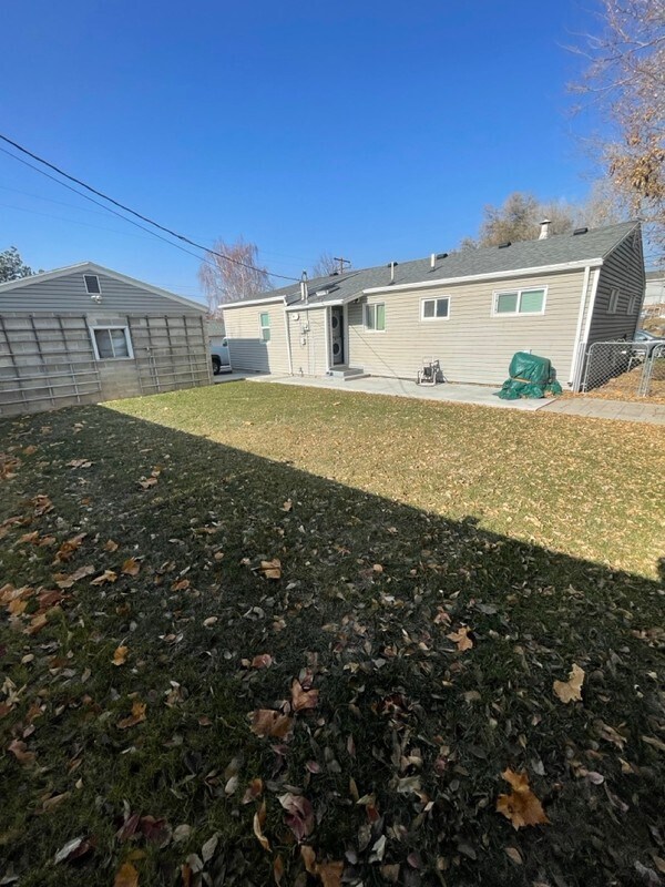 Building Photo - 1030 E Atkin Ave
