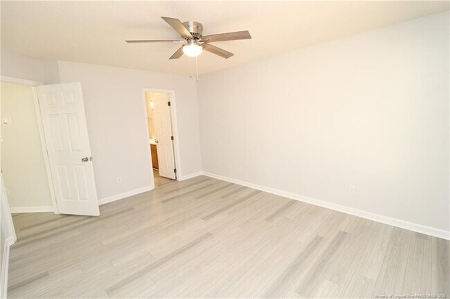 Building Photo - 310 Riverwalk Cir