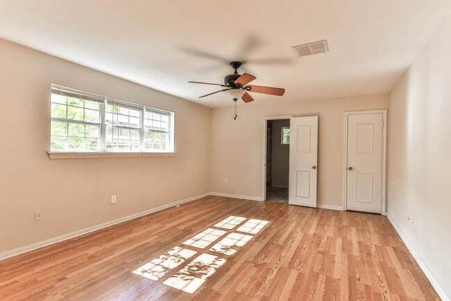 Building Photo - 3839 Sun Valley Dr