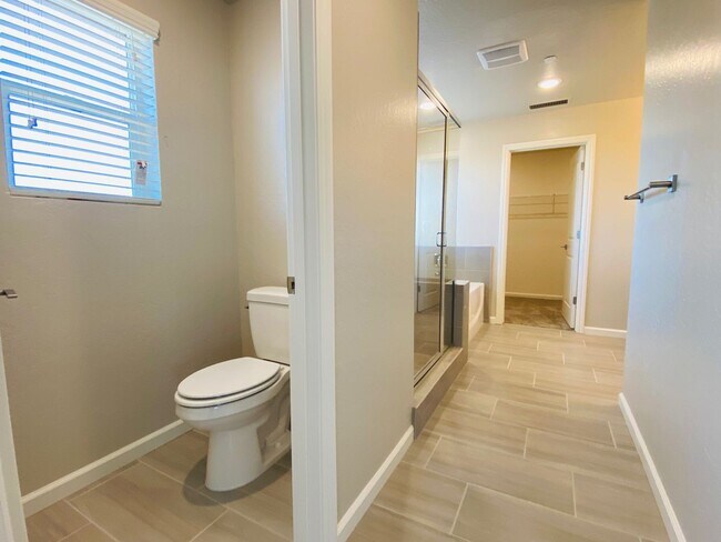 Building Photo - COMING SOON! $2,750 Ashlan & Highland, 4 B...