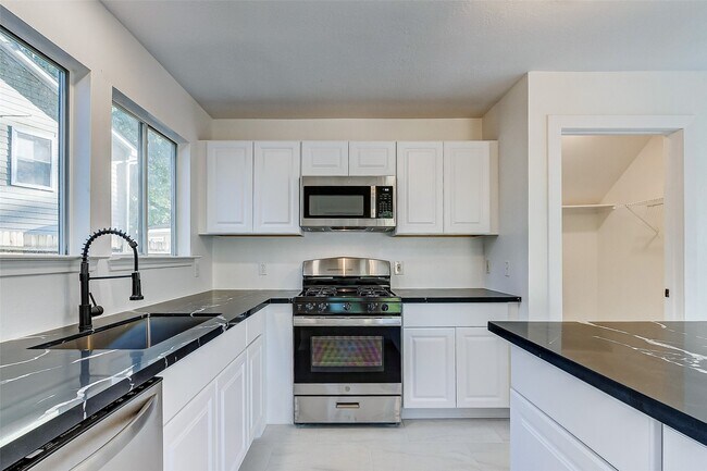 Building Photo - 21892 Silver Oak Ct
