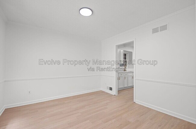 Building Photo - 3085 Circle Gate Dr