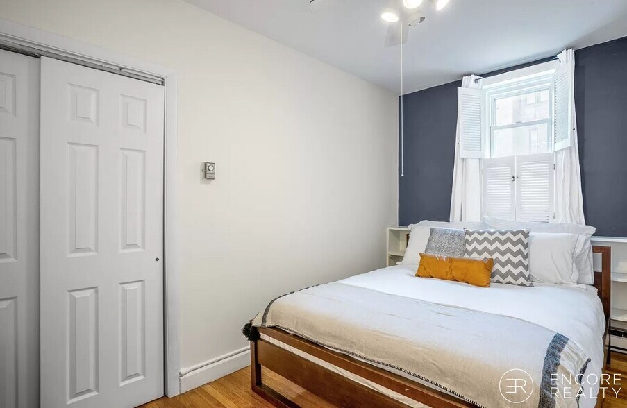 Building Photo - 529 Beacon St
