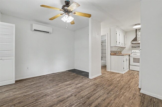 Building Photo - 6307 Chesterfield Ave