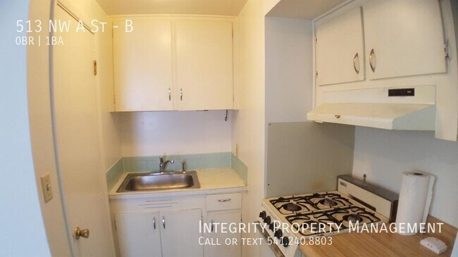 Building Photo - 513 NW A St