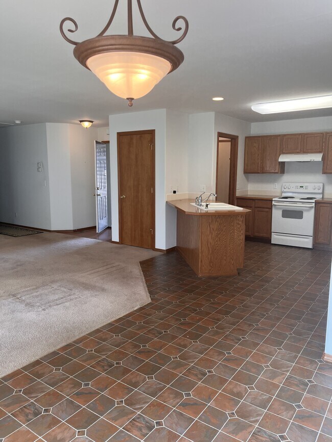 Building Photo - 8182 N Brookside Dr