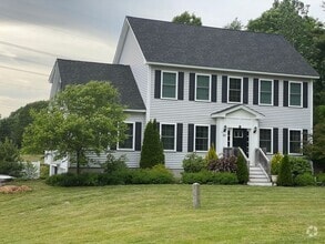 Building Photo - Spacious Four-Bedroom House in the Heart o...