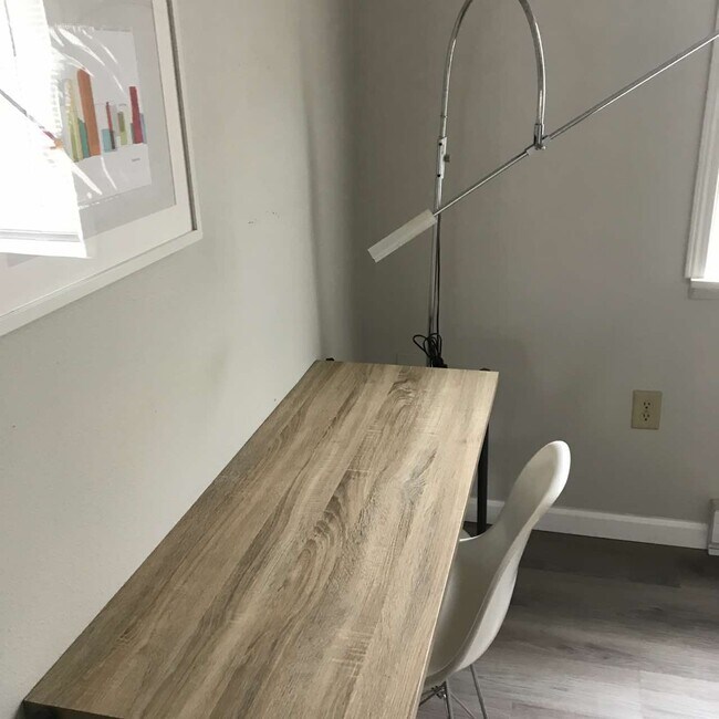 Building Photo - 30 Fern St