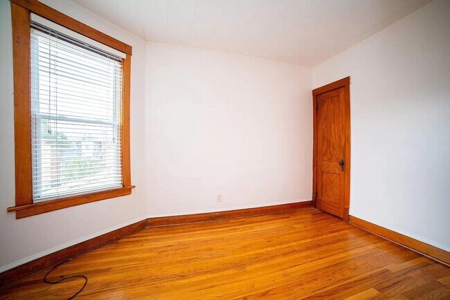 Building Photo - Humboldt Park Apartment