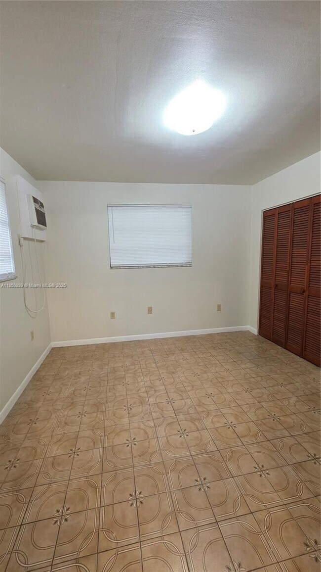 Building Photo - 2660 NW 23rd Ave