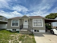 Building Photo - Beautiful home in great location