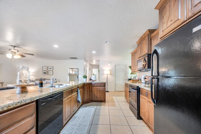 Building Photo - 35 E 150 N