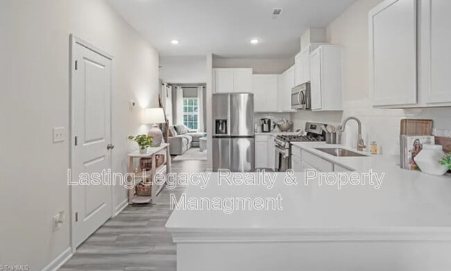 Building Photo - 3134 Fall Hls Dr