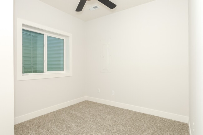 Building Photo - 1613 Belclare Rd