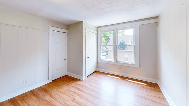 Primary Photo - 71 Lilac St