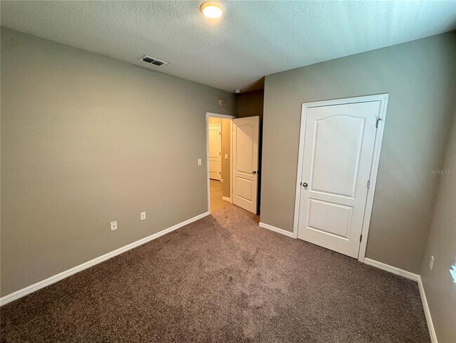 Building Photo - 2323 Silverview Dr