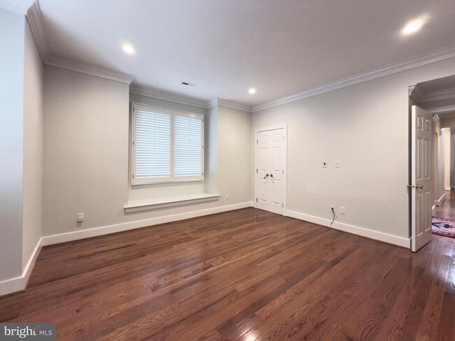Building Photo - 42 Greythorne Woods Cir