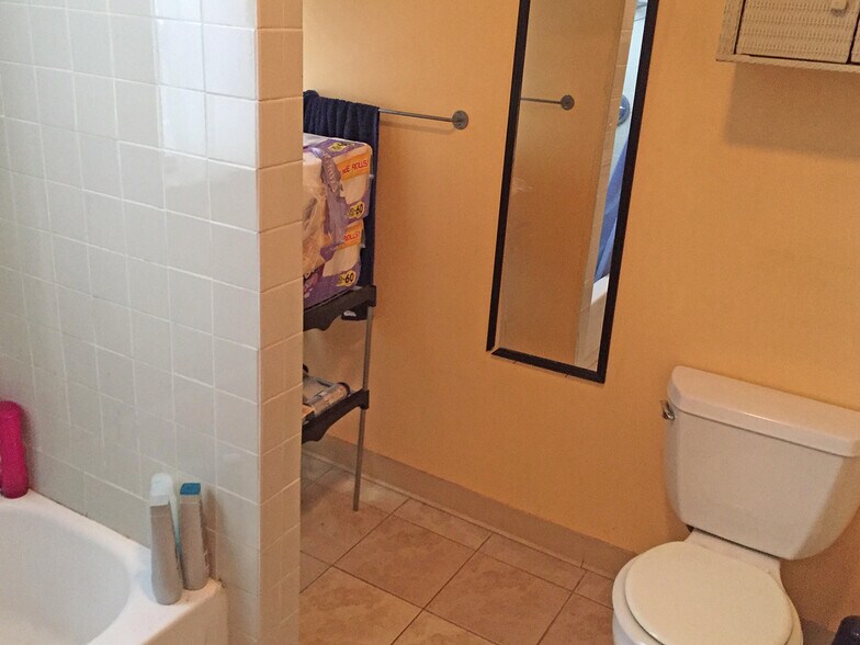 Building Photo - 10 Bucknam St