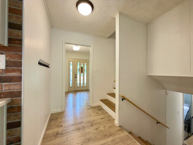 Building Photo - 295 Dogwood