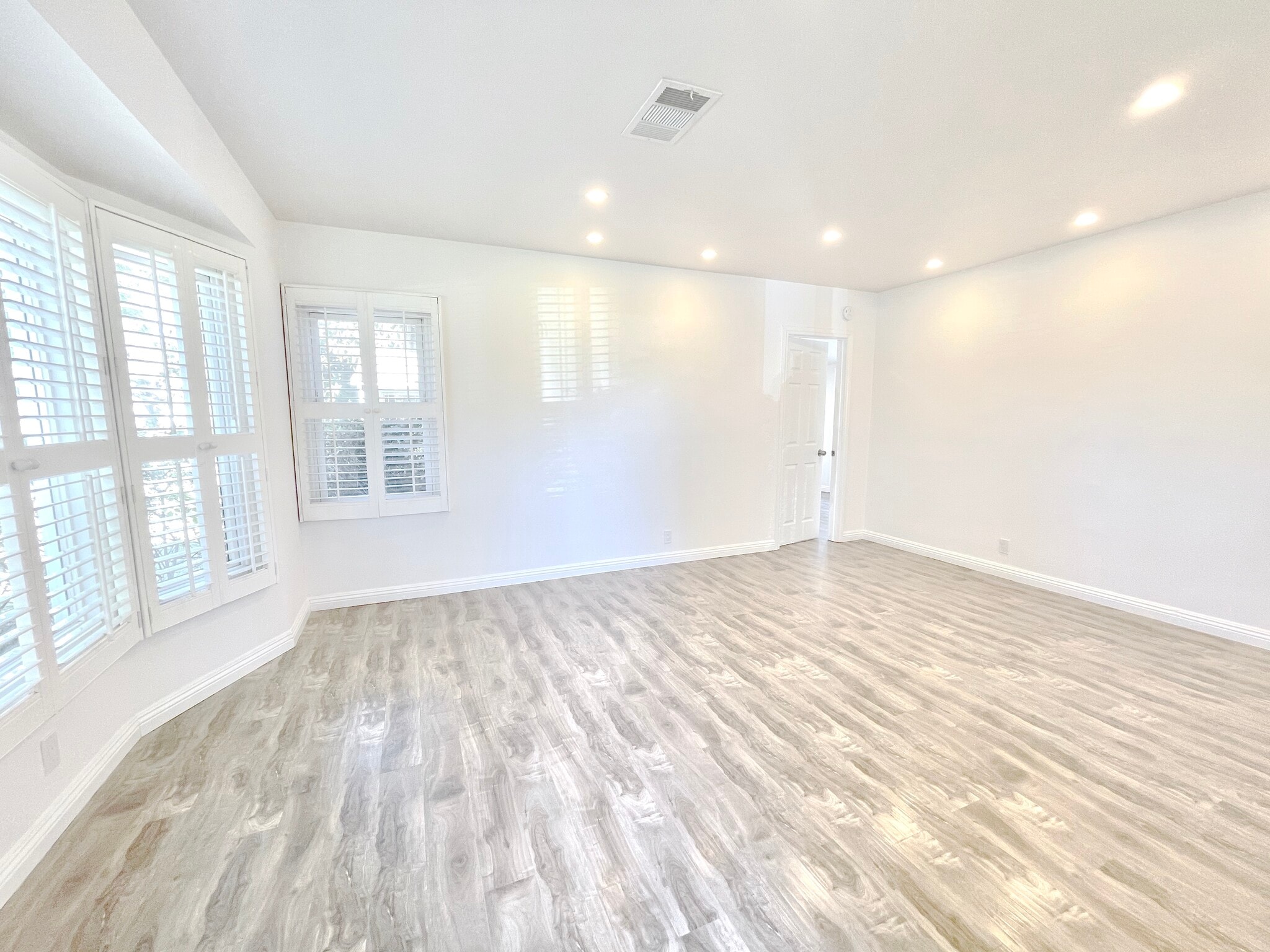 Building Photo - 11914 Ocean Park Blvd