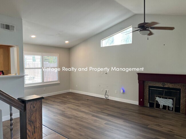 Building Photo - Ready To Go Top Of The Line 4 Bedroom Two ...